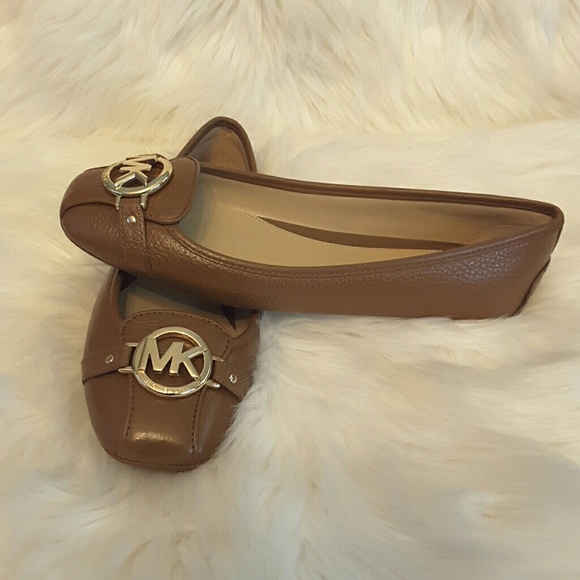 Michael kors Fulton Tan Flats gold emblem - Picture 2 of 4